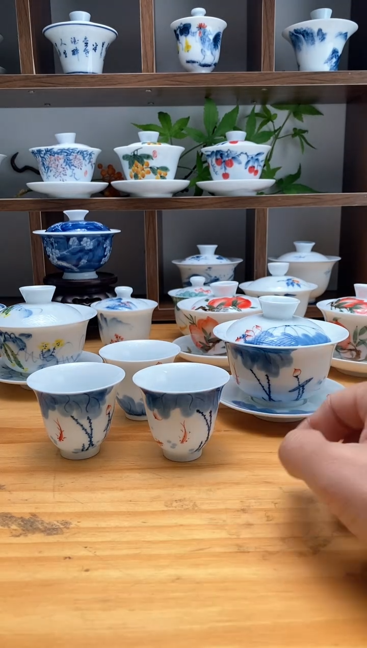 【闪购商品】手绘莲花三才盖碗（微瑕)+3铃铛杯（全品