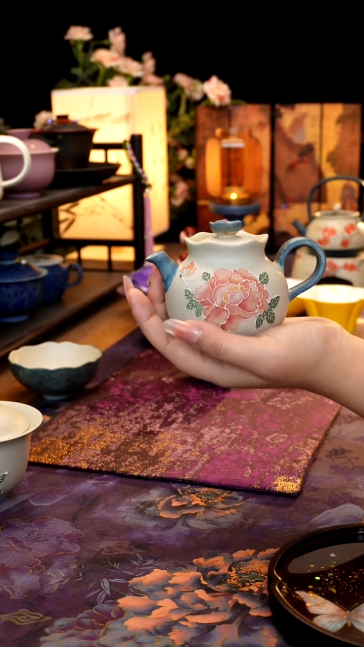 雾蓝牡丹壶······