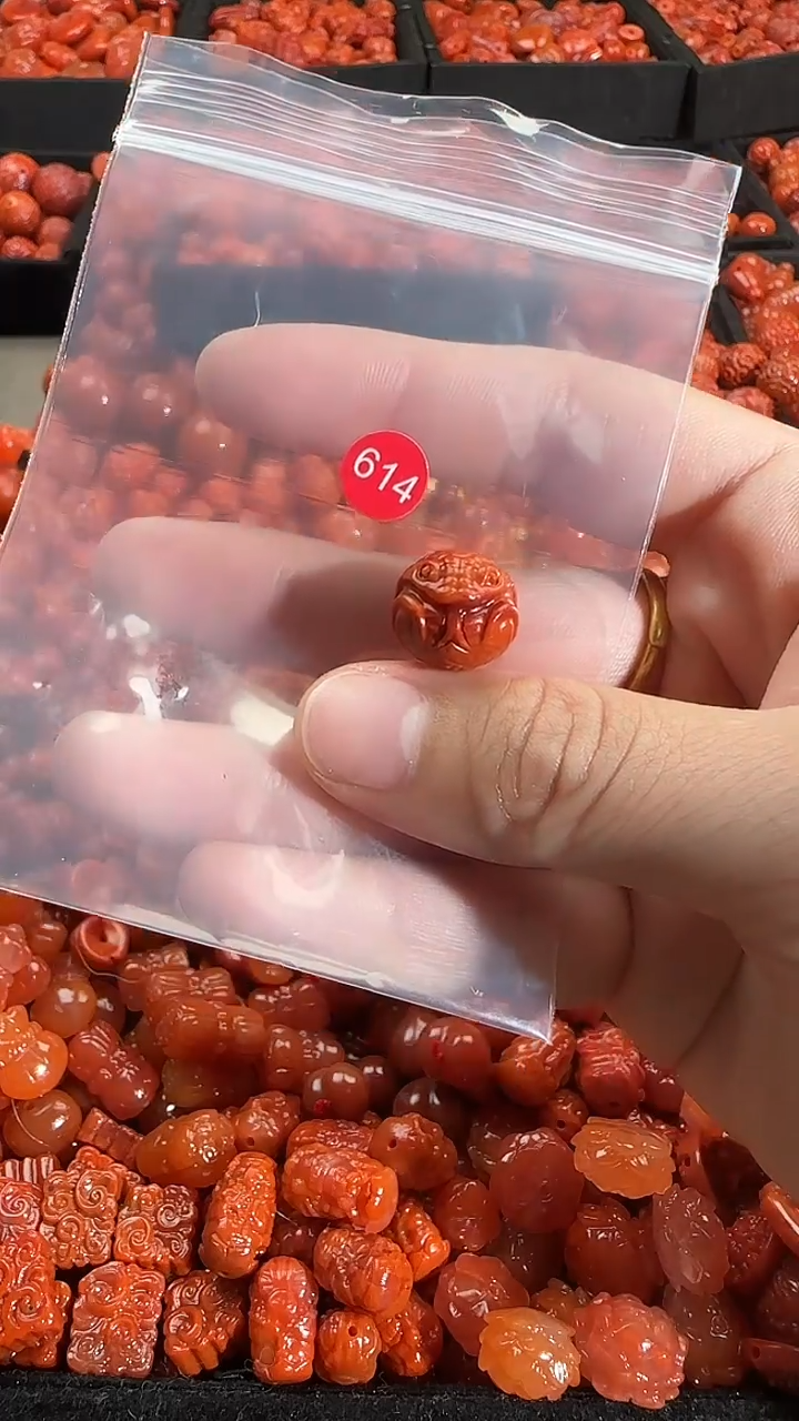 颈饰未镶嵌南红玛瑙1