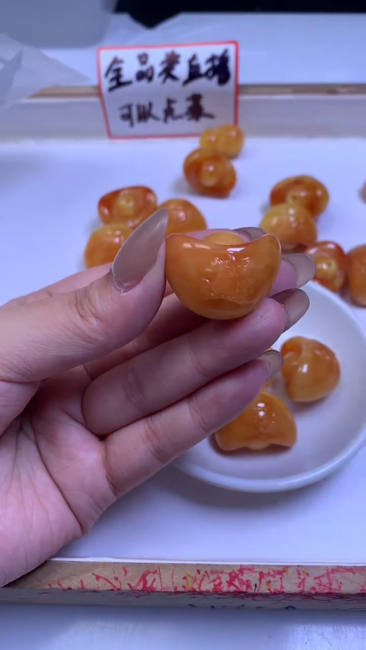 裸石蜜蜡未镶嵌E822蜜蜡 通孔大元宝19*28*21.7mm1个5.8元