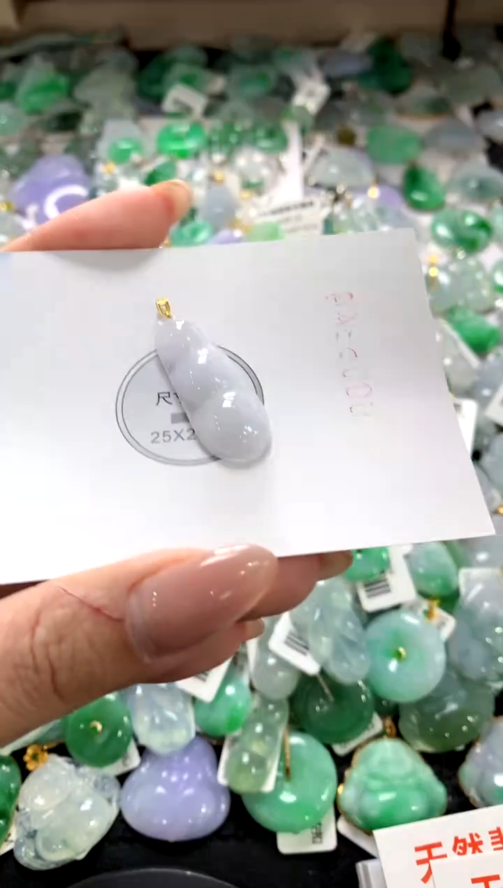 颈饰18K金镶嵌翡翠1