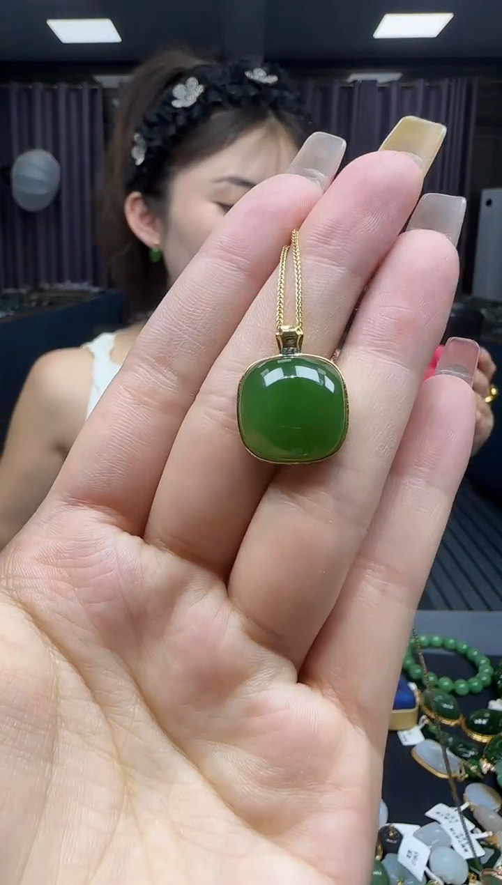 和田玉18K金镶嵌挂件1