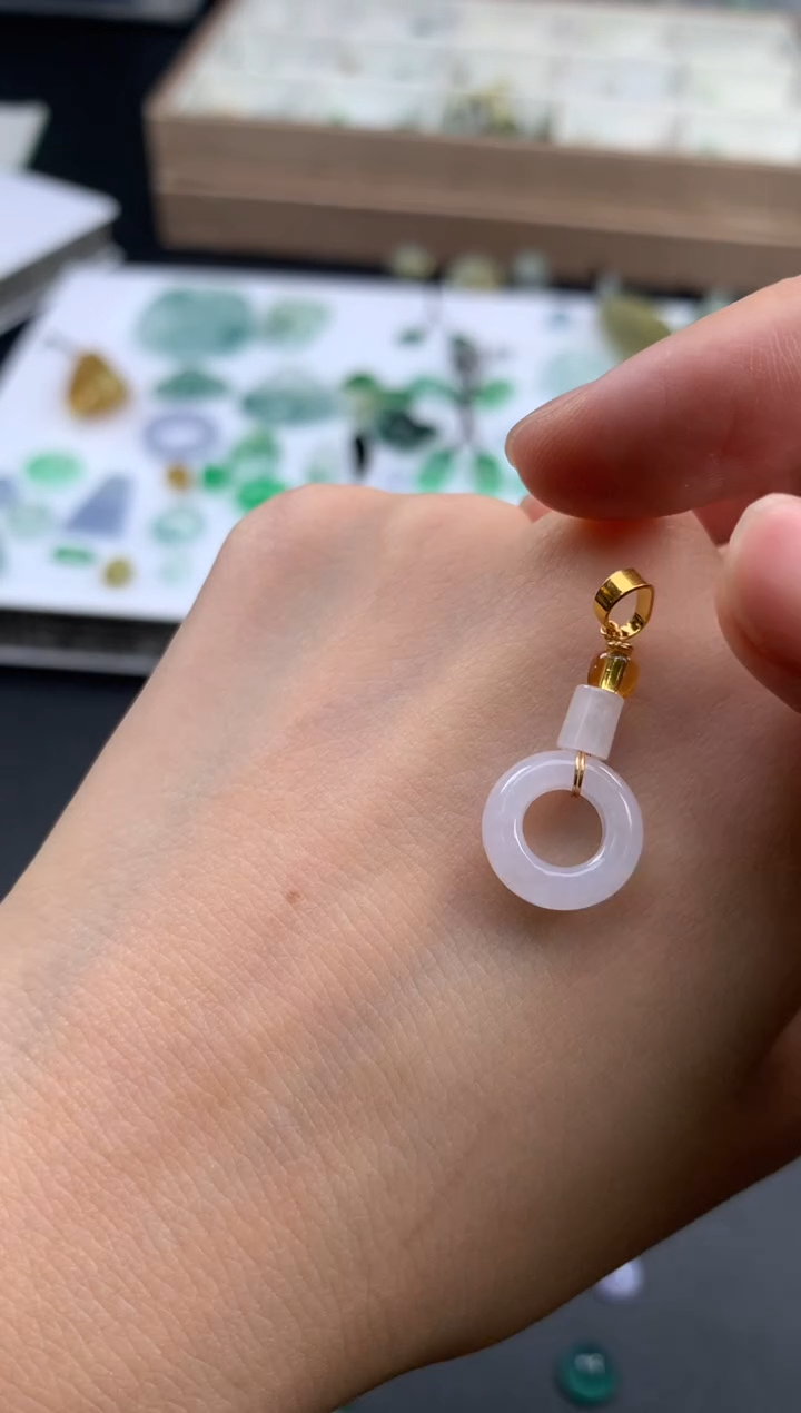 翡翠未镶嵌颈饰翡翠