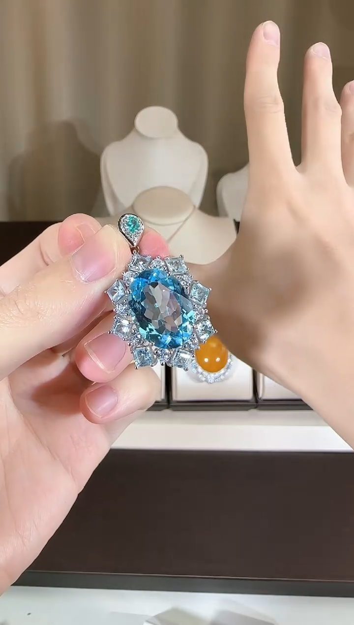 【闪购商品】托帕石颈饰银S925镶嵌设计款