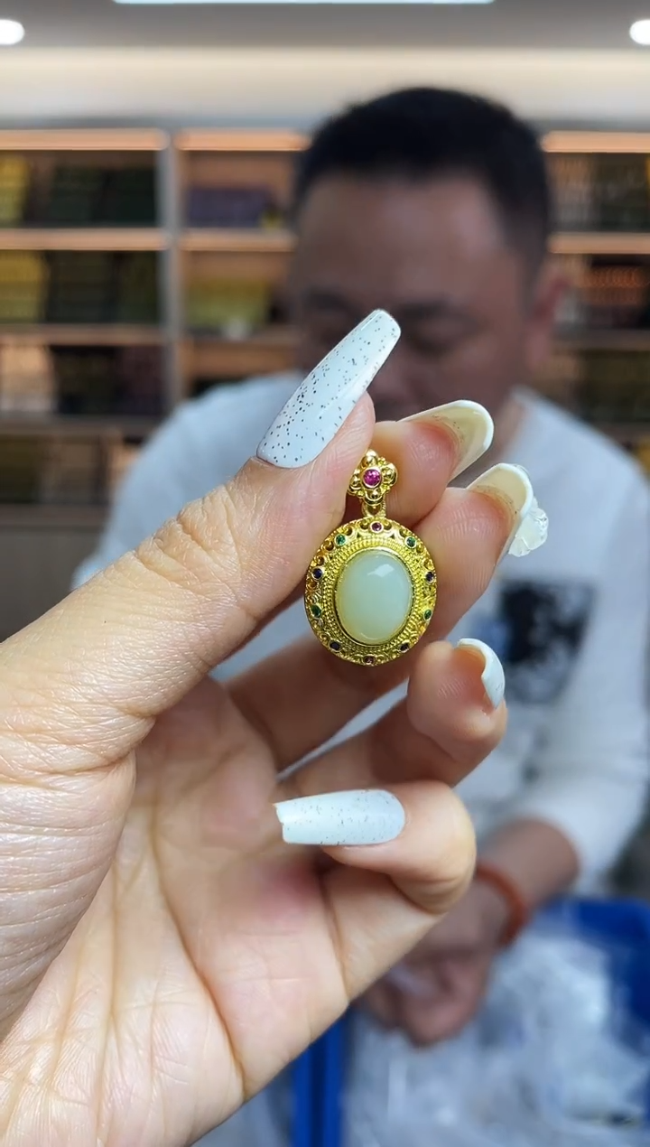 【闪购商品】和田玉·未镶嵌多样性发一件