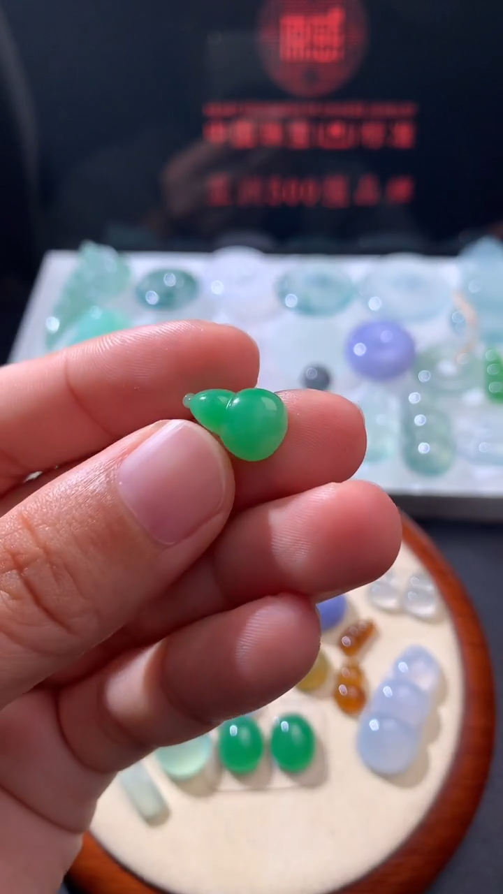 未镶嵌定制翡翠      