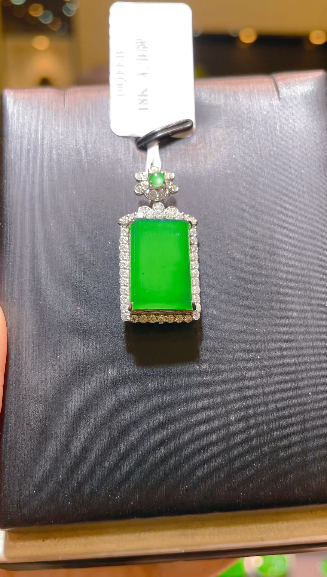 【闪购商品】翡翠18K金镶嵌吊坠(赠链)A100