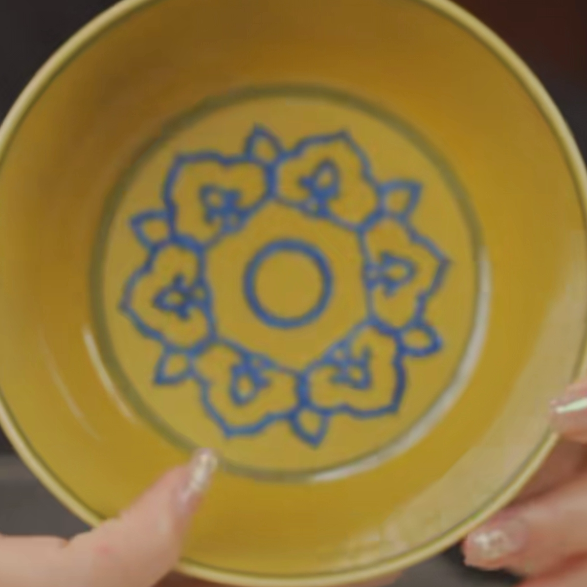 国呈拍卖古董瓷器