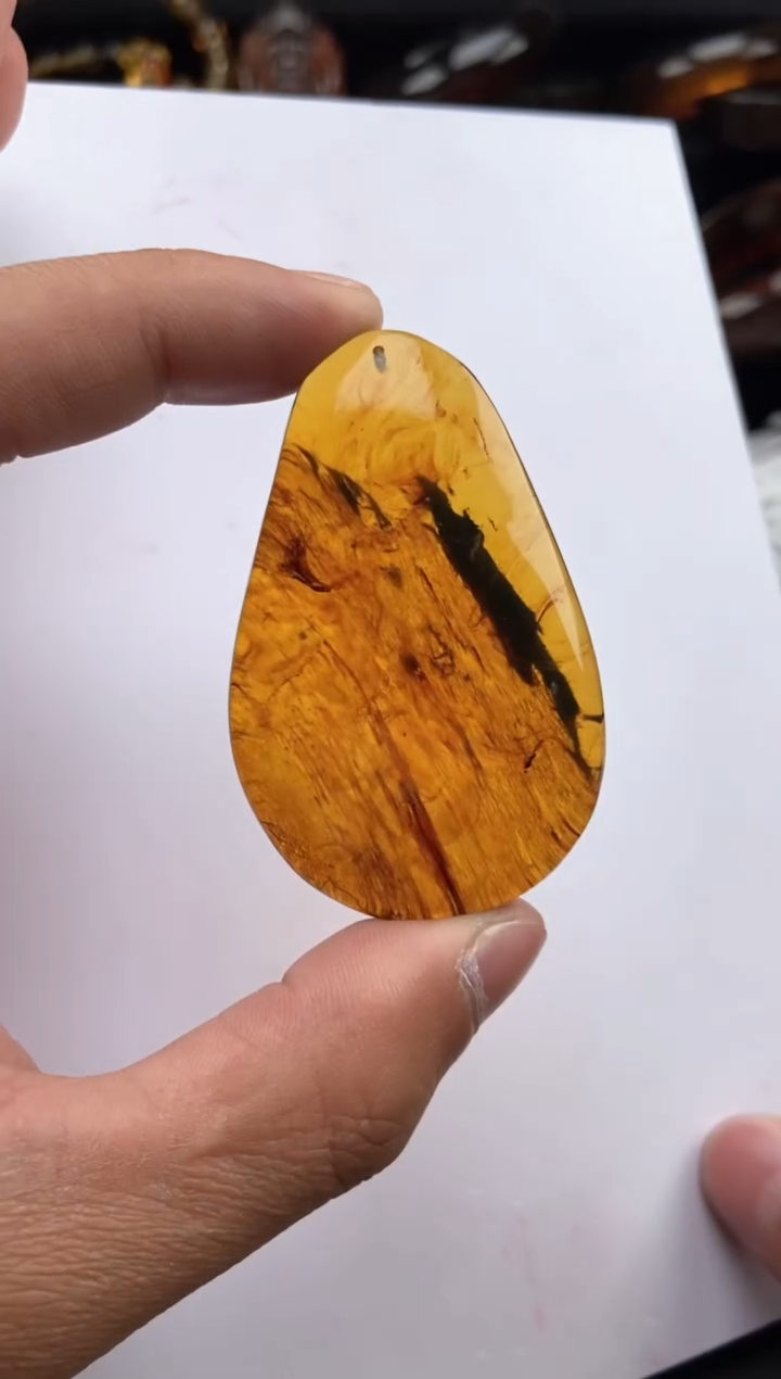 【闪购商品】琥珀颈饰未镶嵌植物珀随形吊坠