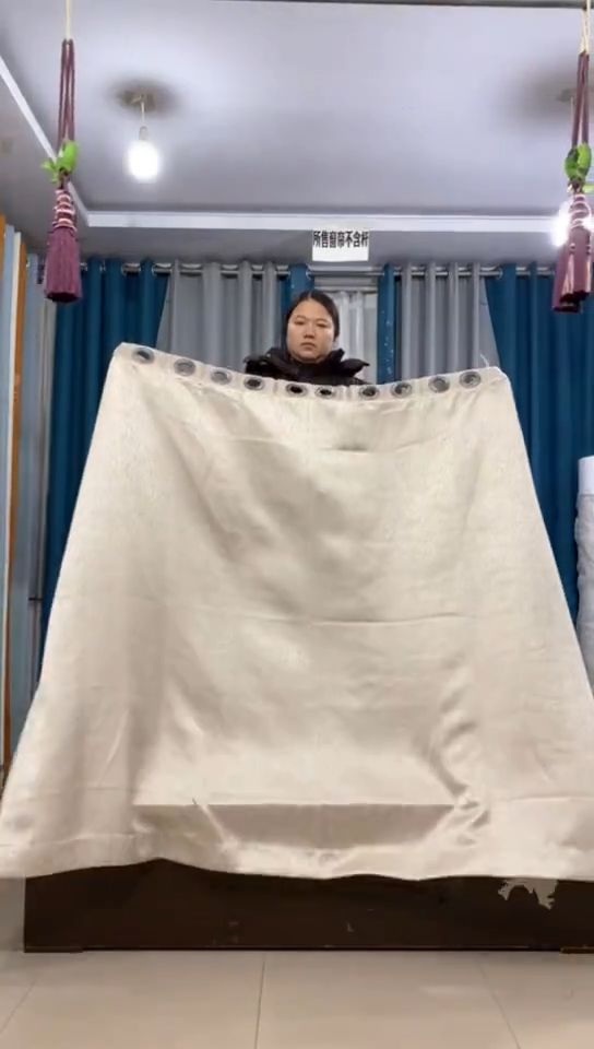 布成品窗帘   3.8*1.6米