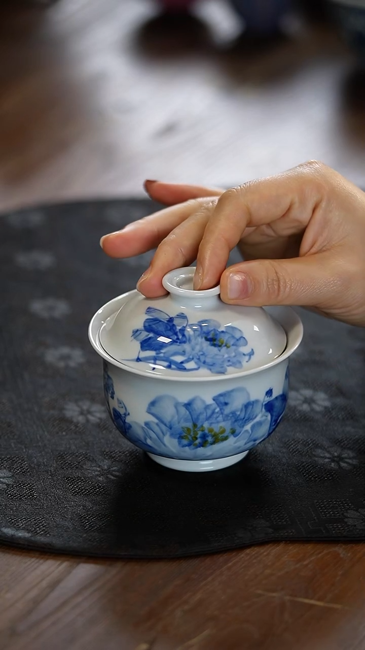 瓷景德镇陶瓷茶器釉下青花国画牡丹盖碗