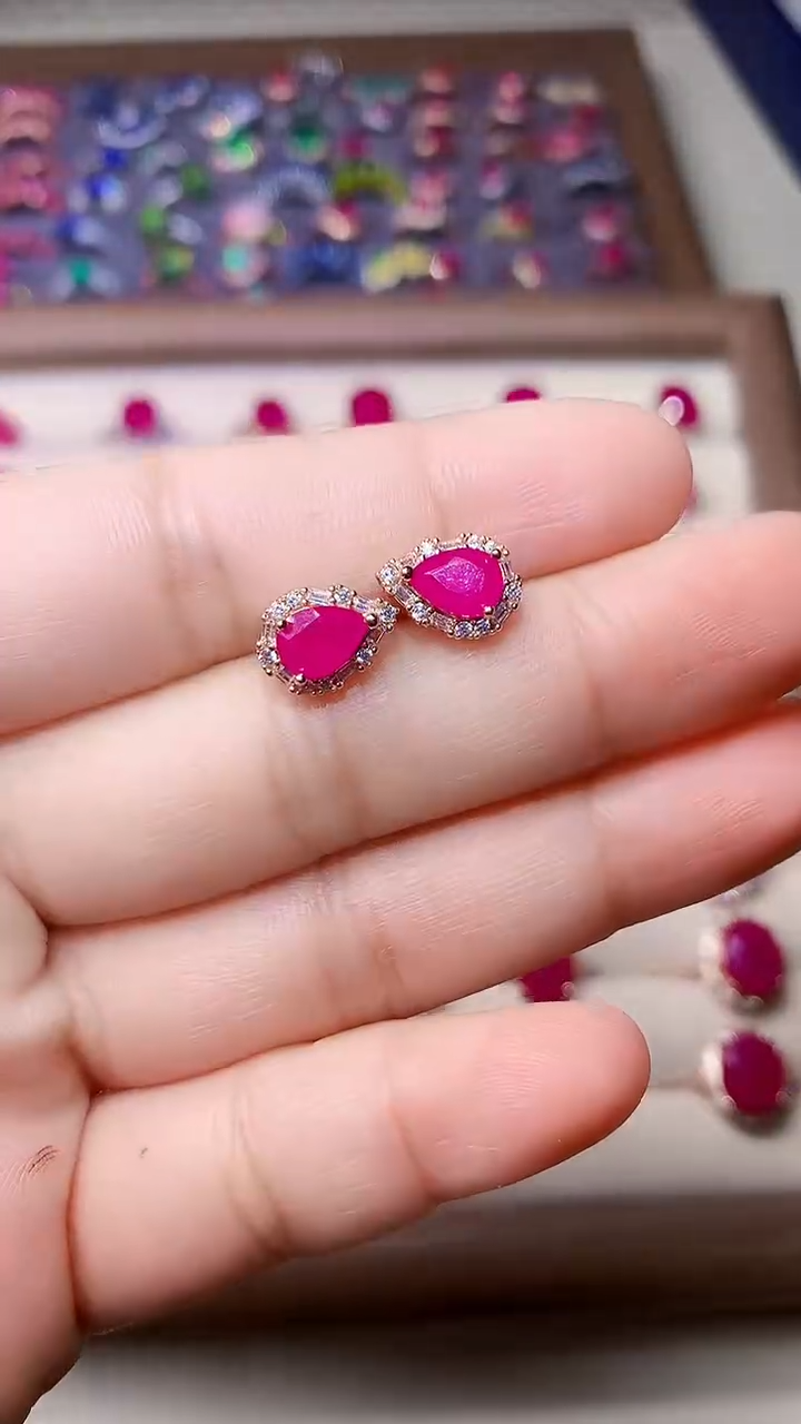 【闪购商品】红宝石耳饰银S925镶嵌....