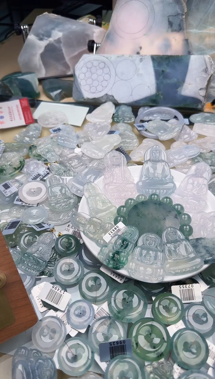 翡翠未镶嵌颈饰缅甸天然翡翠