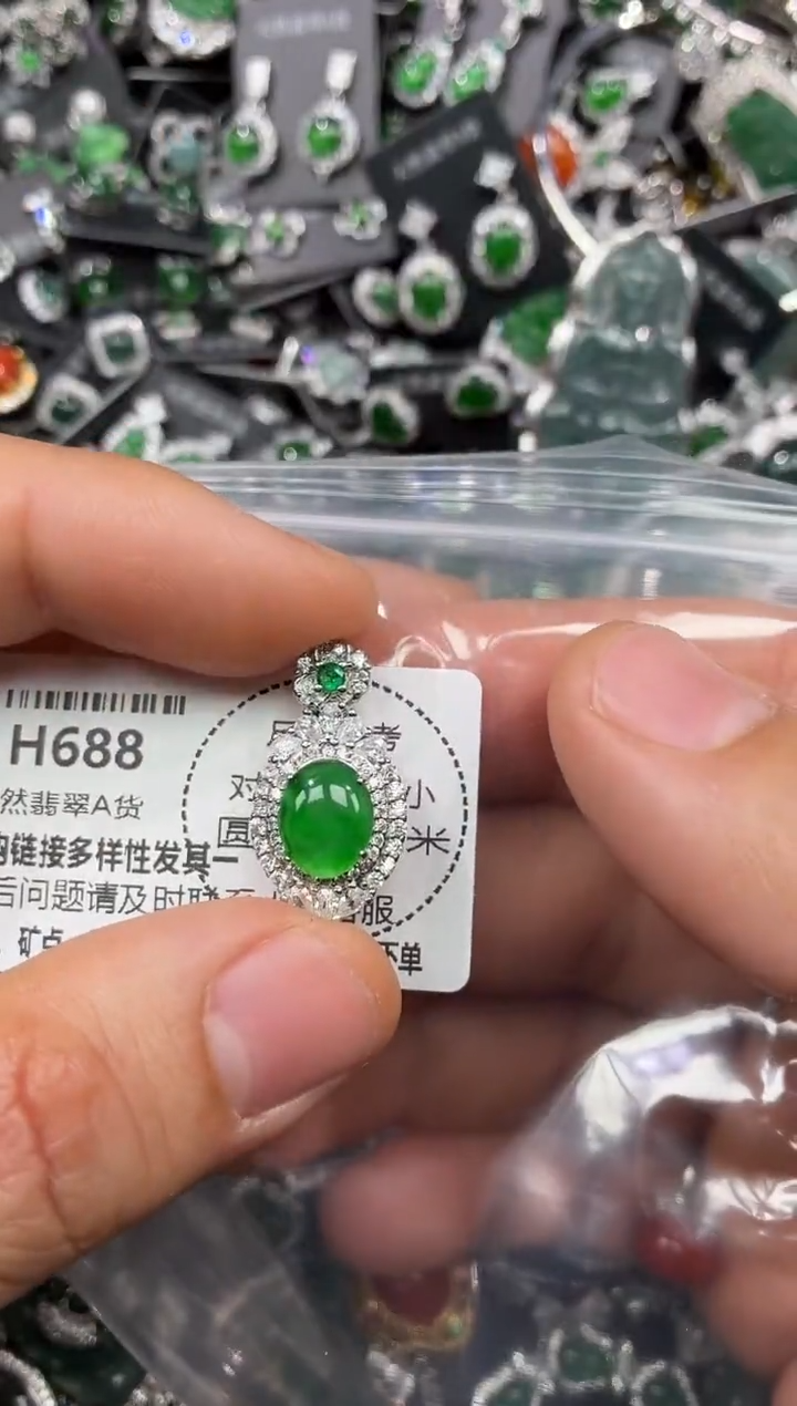 颈饰未镶嵌翡翠H688吊坠