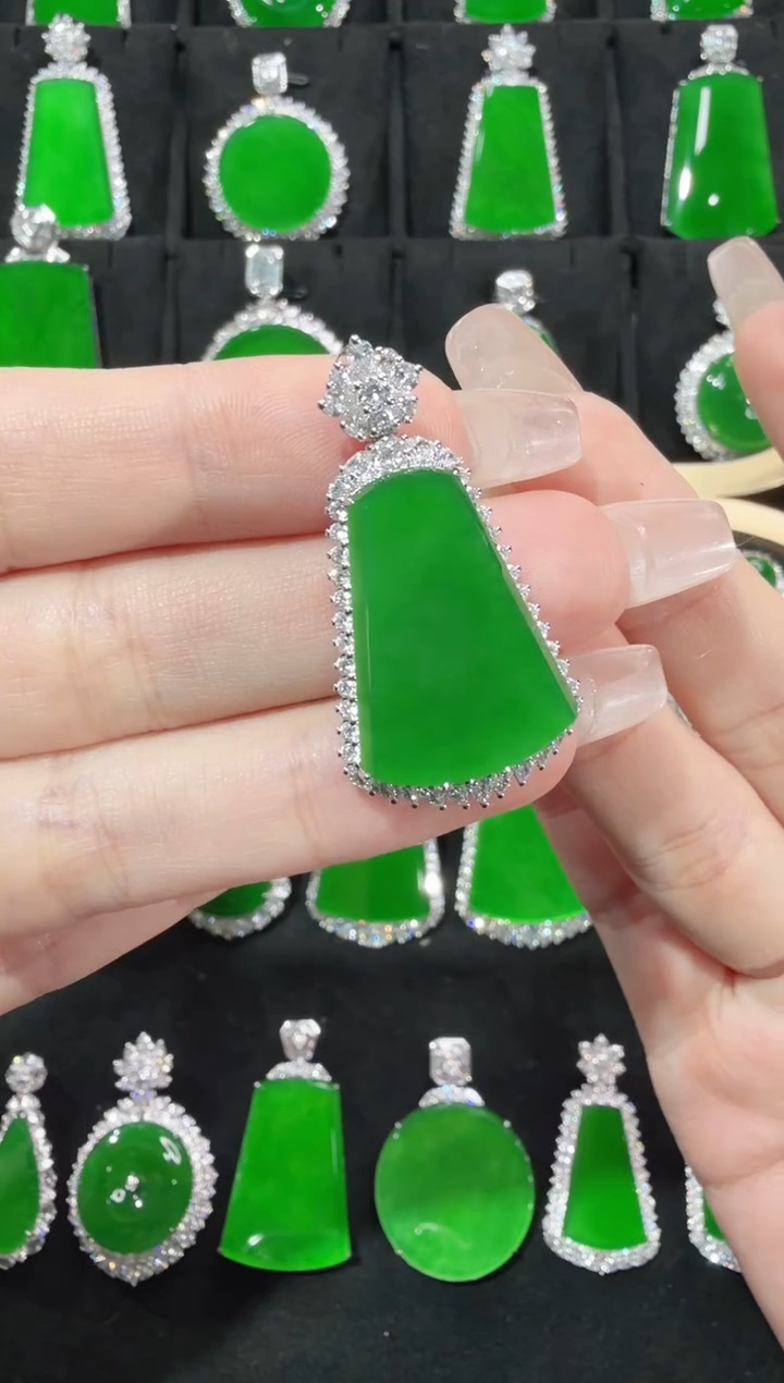 颈饰18K金镶嵌翡翠无事牌天然A货翡翠72h鉴赏期