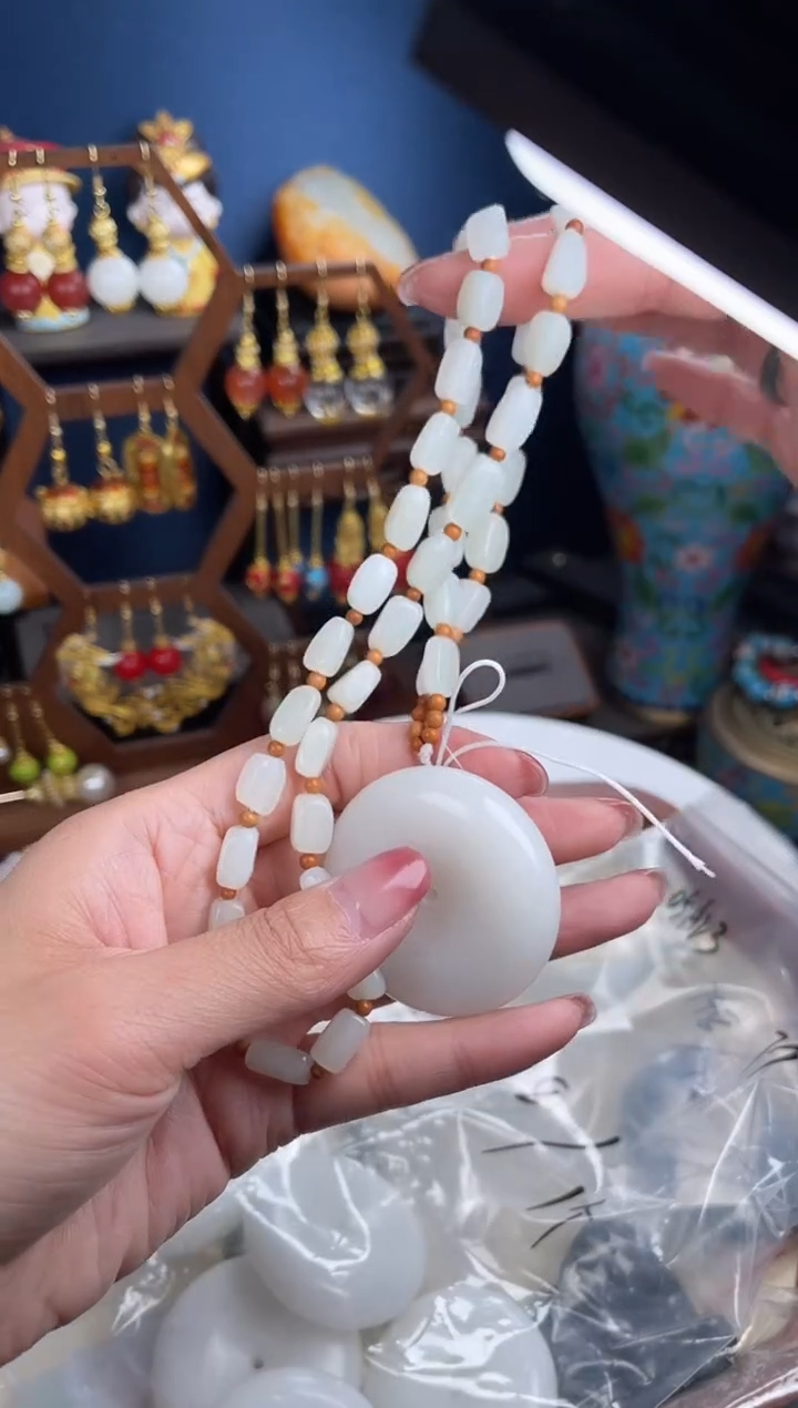 吊坠(赠链)未镶嵌和田玉大*欣，1205A23+项链和田玉