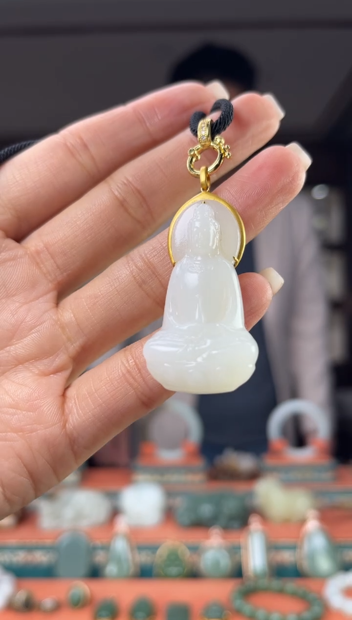 颈饰18K金镶嵌和田玉佩佩