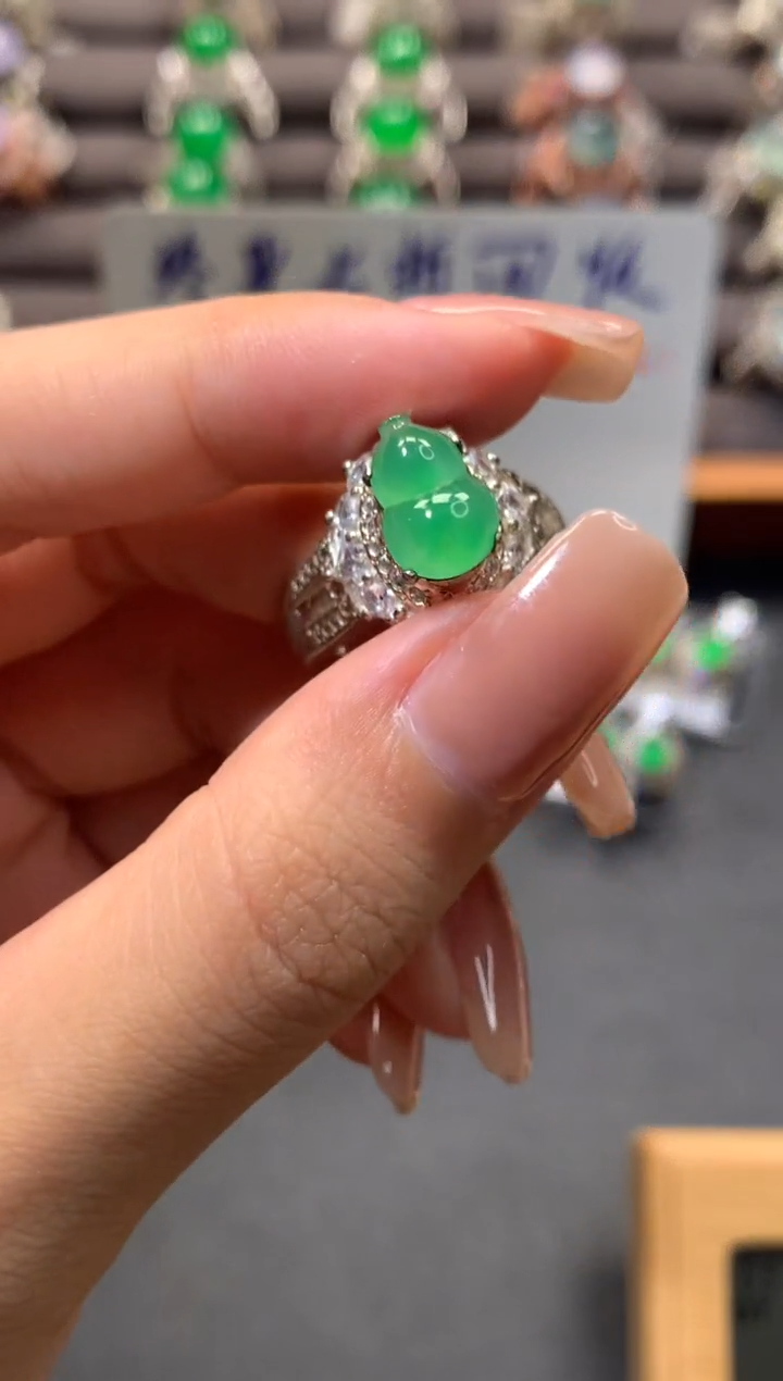 翡翠裸石未镶嵌冰蛋戒面缅甸翡翠