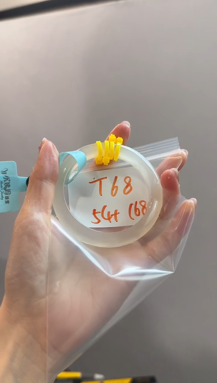 玛瑙/玉髓手镯未镶嵌?*?T68