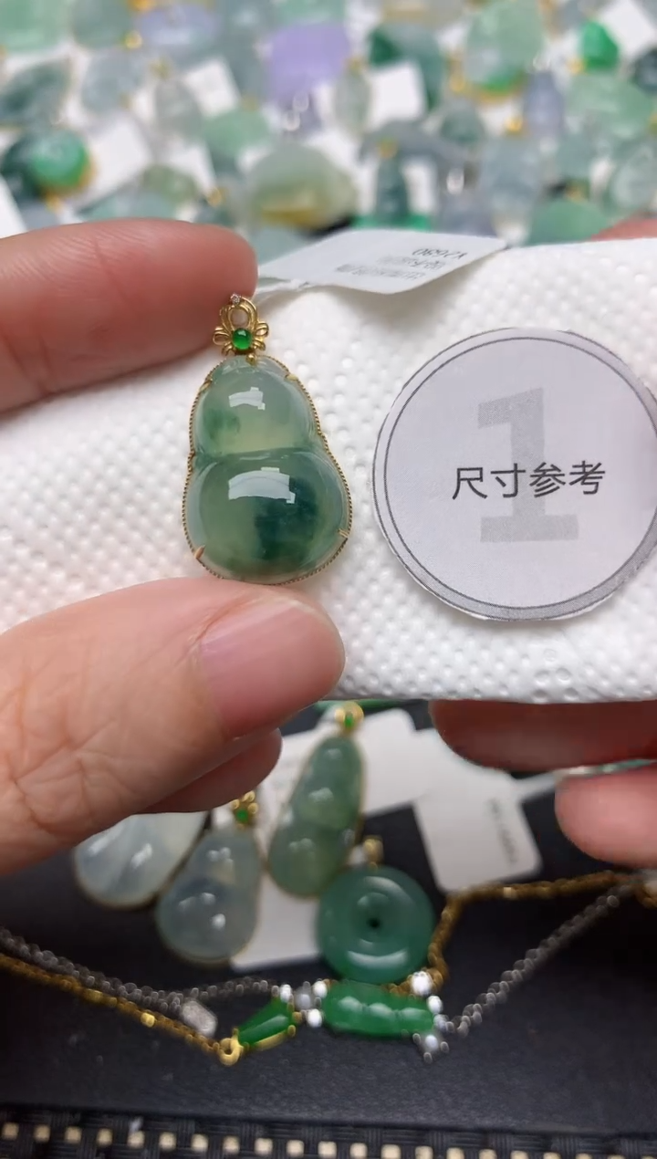 颈饰18K金镶嵌翡翠天然缅甸A货翡翠