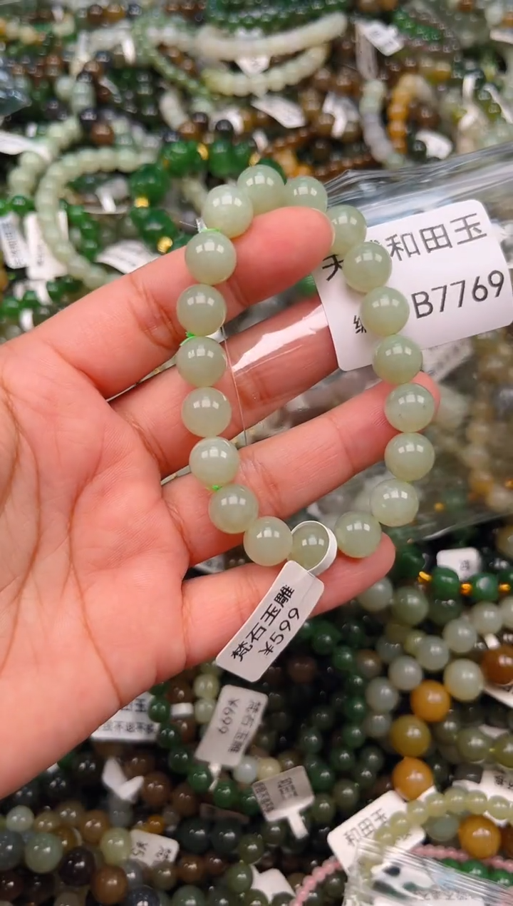 颈饰未镶嵌和田玉1