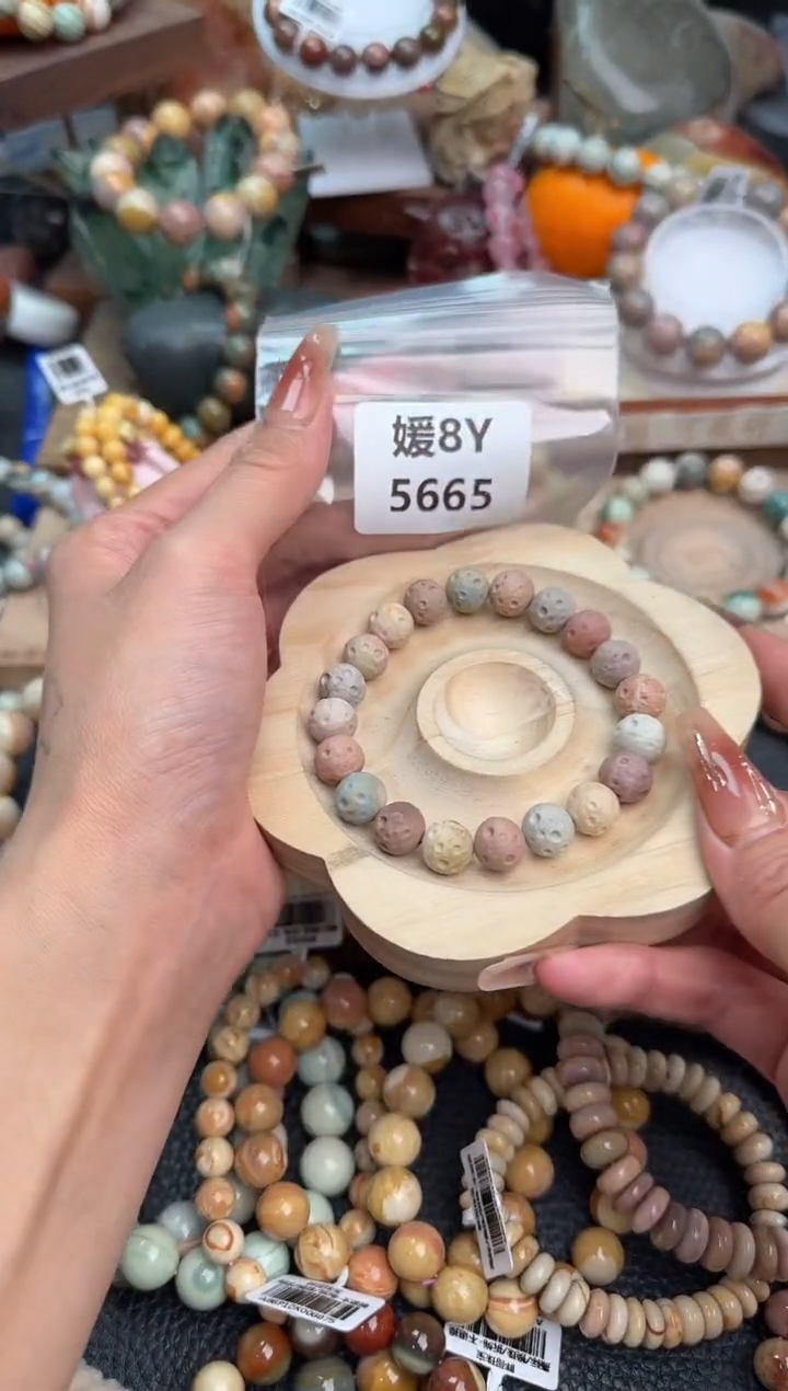 【闪购商品】石英质玉手链未镶嵌8Y5665