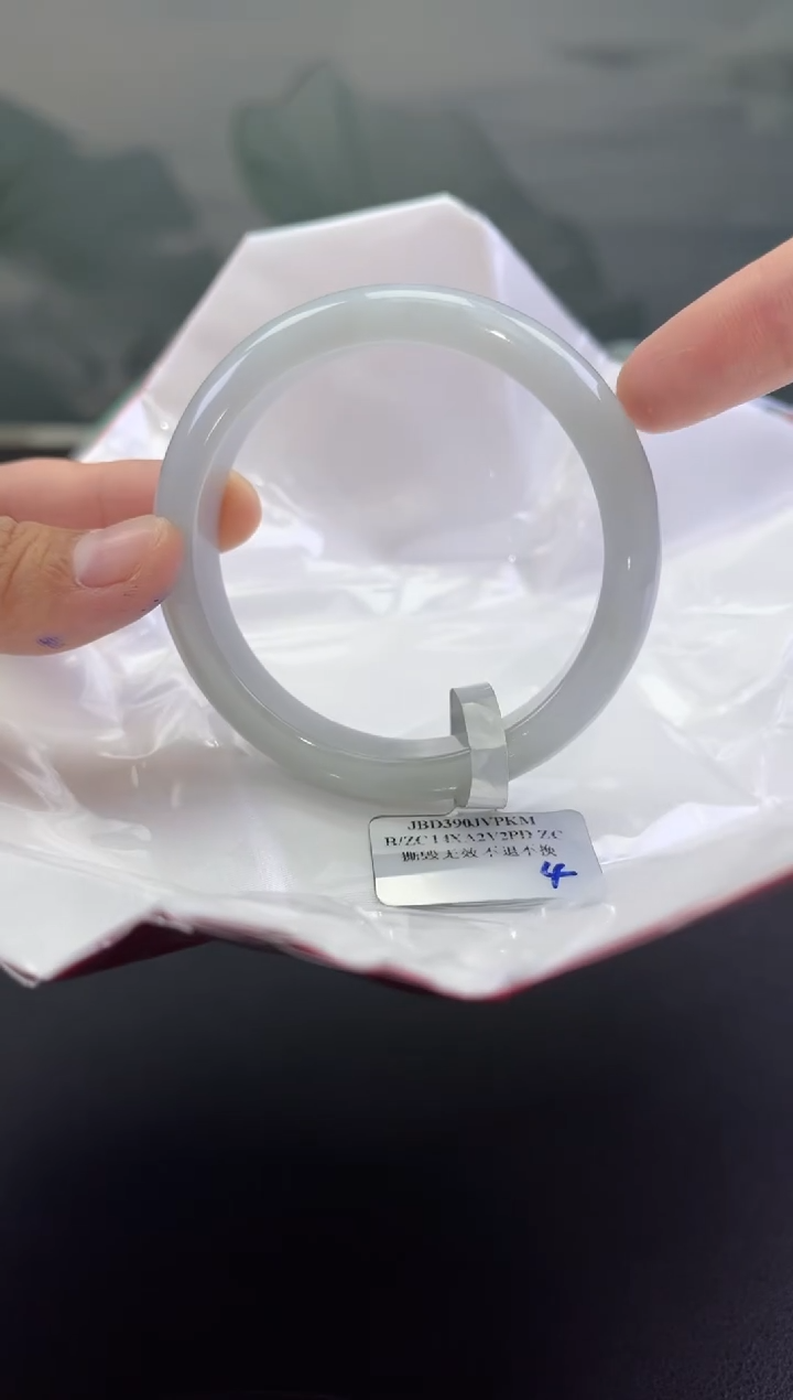 翡翠手镯未镶嵌翡翠手镯1