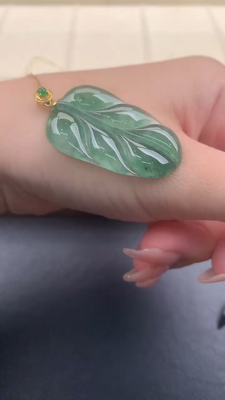 翡翠18K金镶嵌颈饰Q579