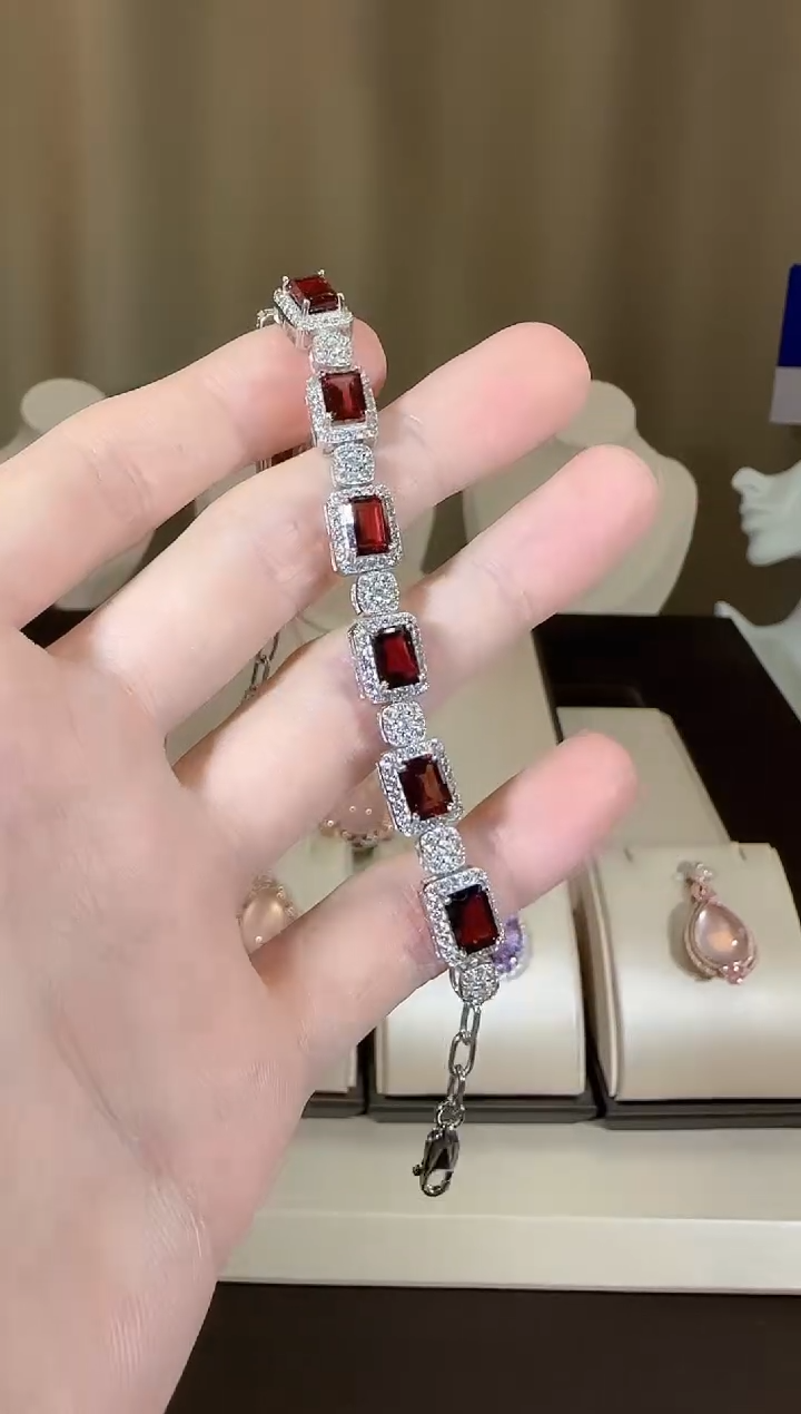【闪购商品】石榴石手链银S925镶嵌设计款