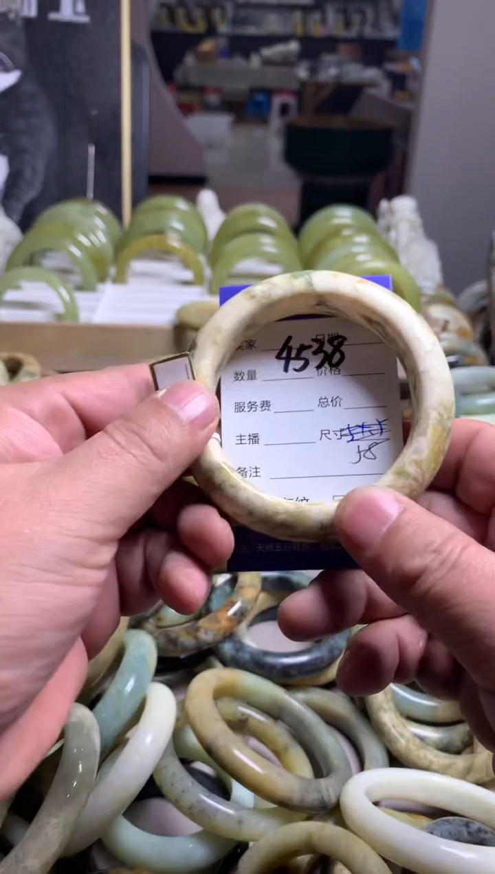 【闪购商品】蛇纹石玉手镯未镶嵌4538