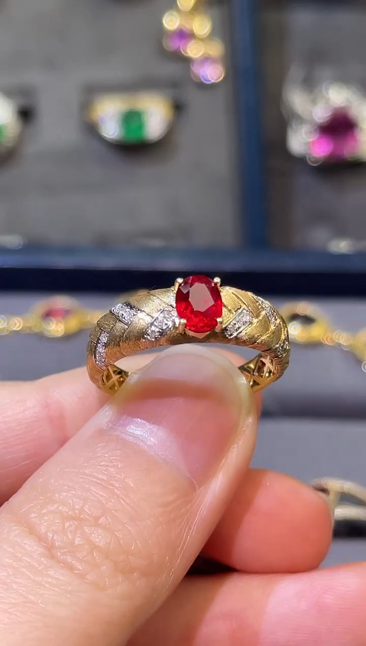 【闪购商品】红宝石戒指18K金镶嵌/无烧鸽血红/0.75ct
