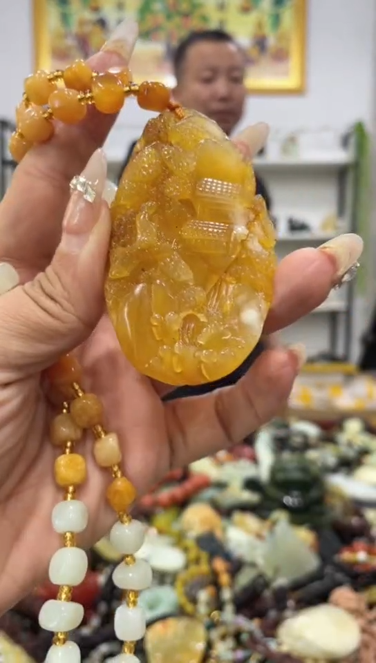 未镶嵌蛇纹石玉吊坠     