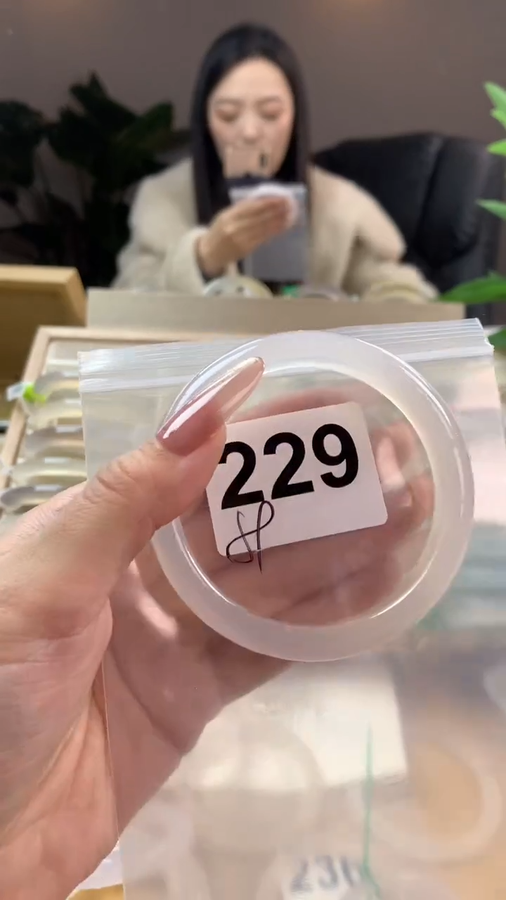 【闪购商品】玛瑙/玉髓手镯未镶嵌229