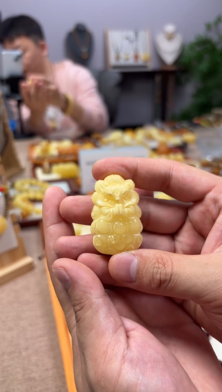 【闪购商品】蜜蜡裸石未镶嵌雕刻