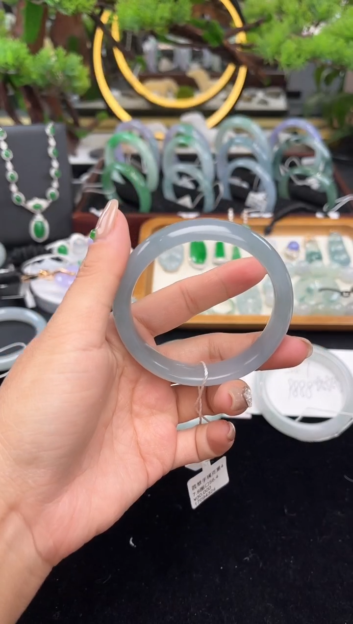 未镶嵌手镯翡翠手镯