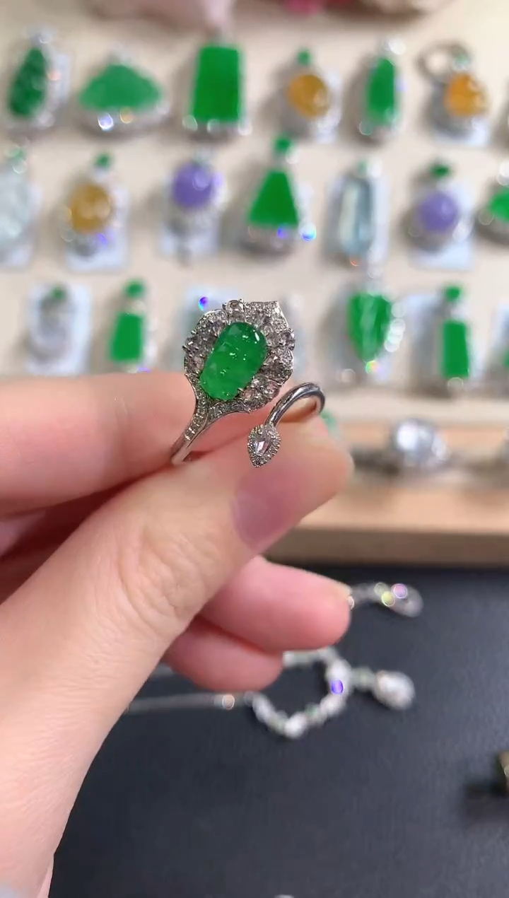 18K金镶嵌戒指翡翠冬日珠宝Q136