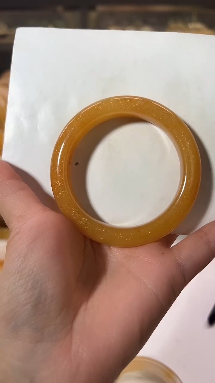 未镶嵌石英质玉（黄龙玉）手镯56圈口10