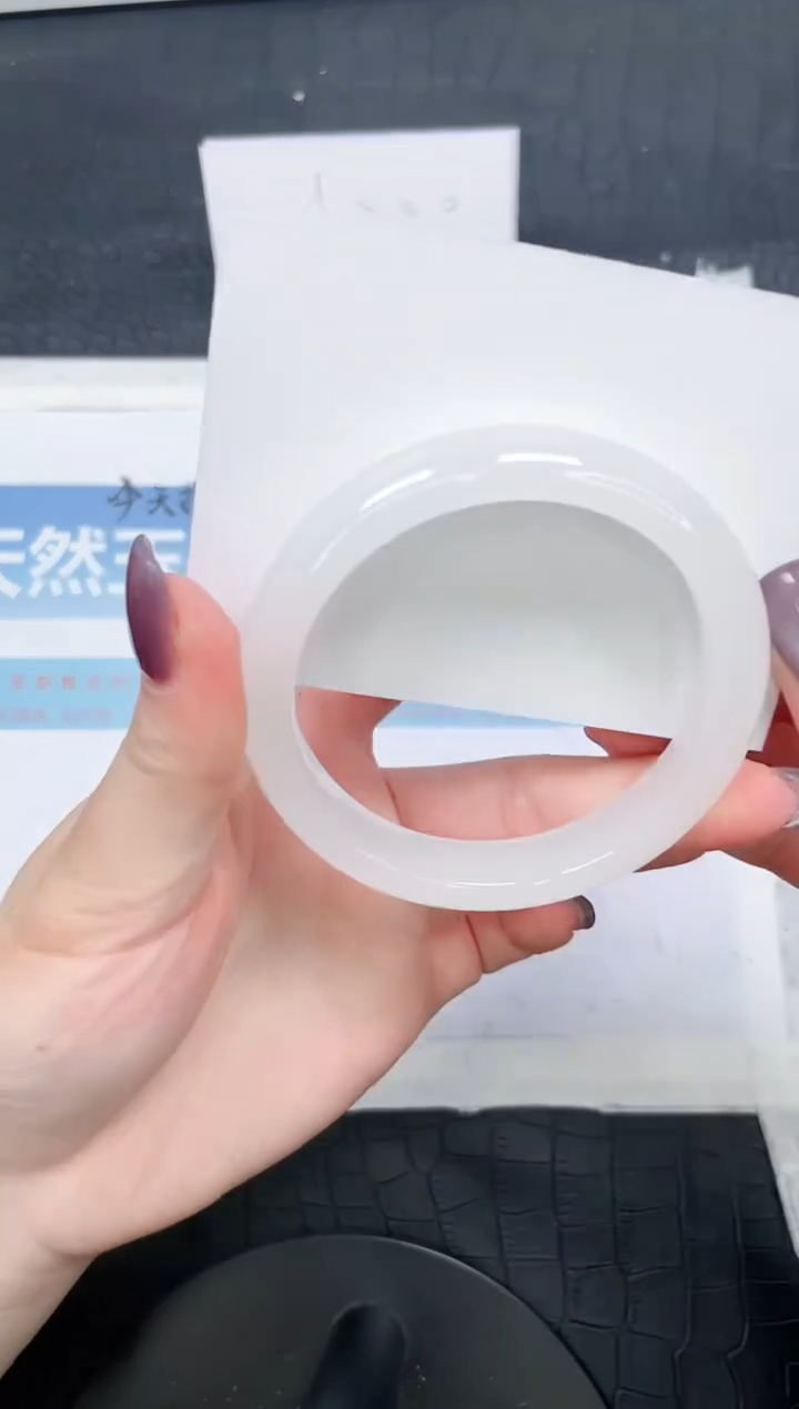 【闪购商品】石英质玉手镯未镶嵌56-58