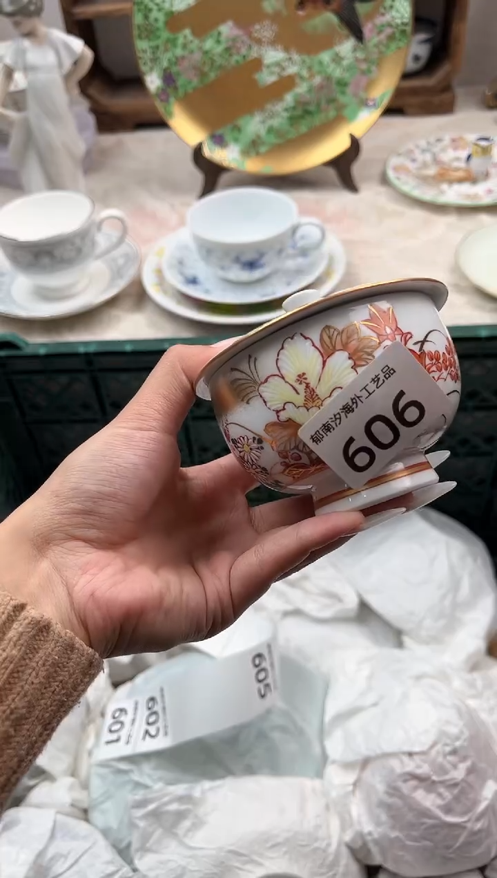 青****猫J          606