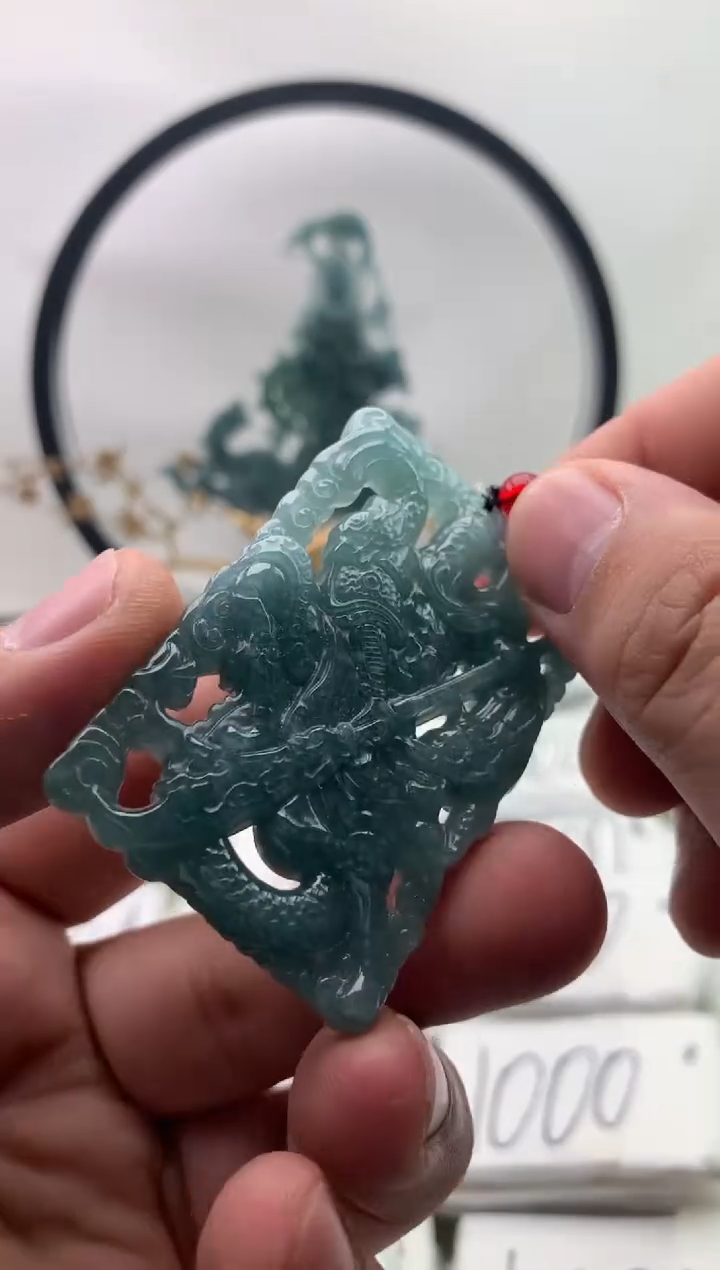 翡翠未镶嵌颈饰关公【品质一般能接受再拍】