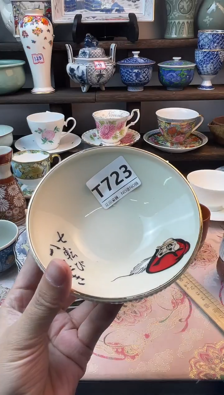 瓷片虹*喵T723不退不换.感谢理解