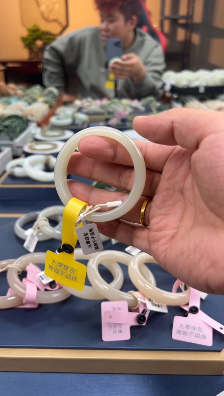 【闪购商品】和田玉手镯未镶嵌A0043-52