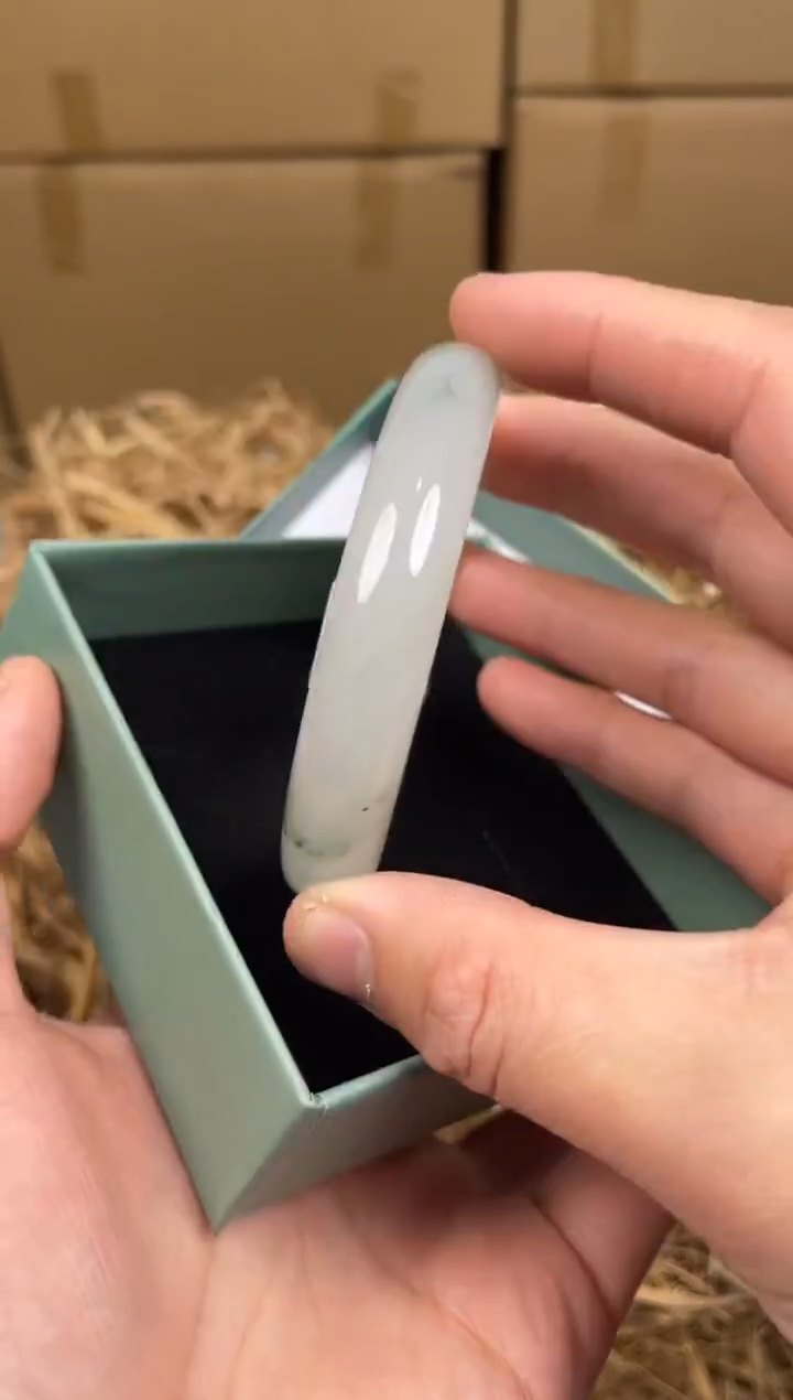 未镶嵌手镯石英质玉A252