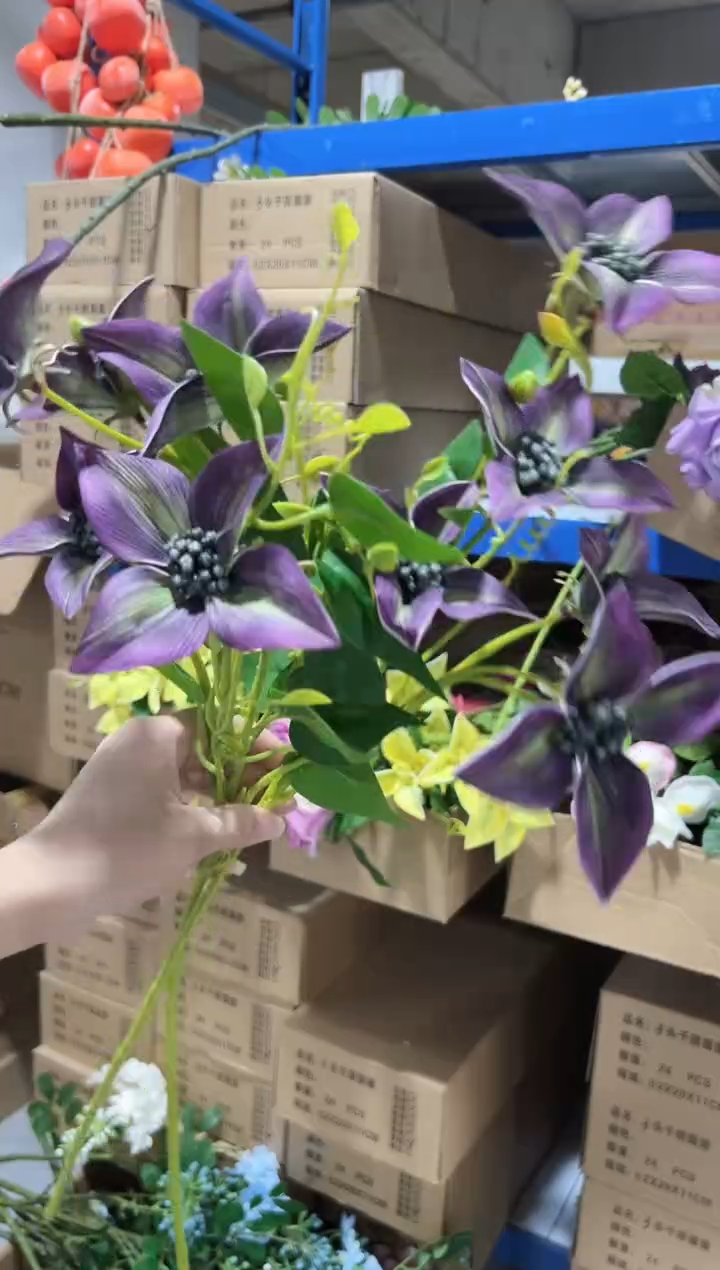 2枝紫色油画百合