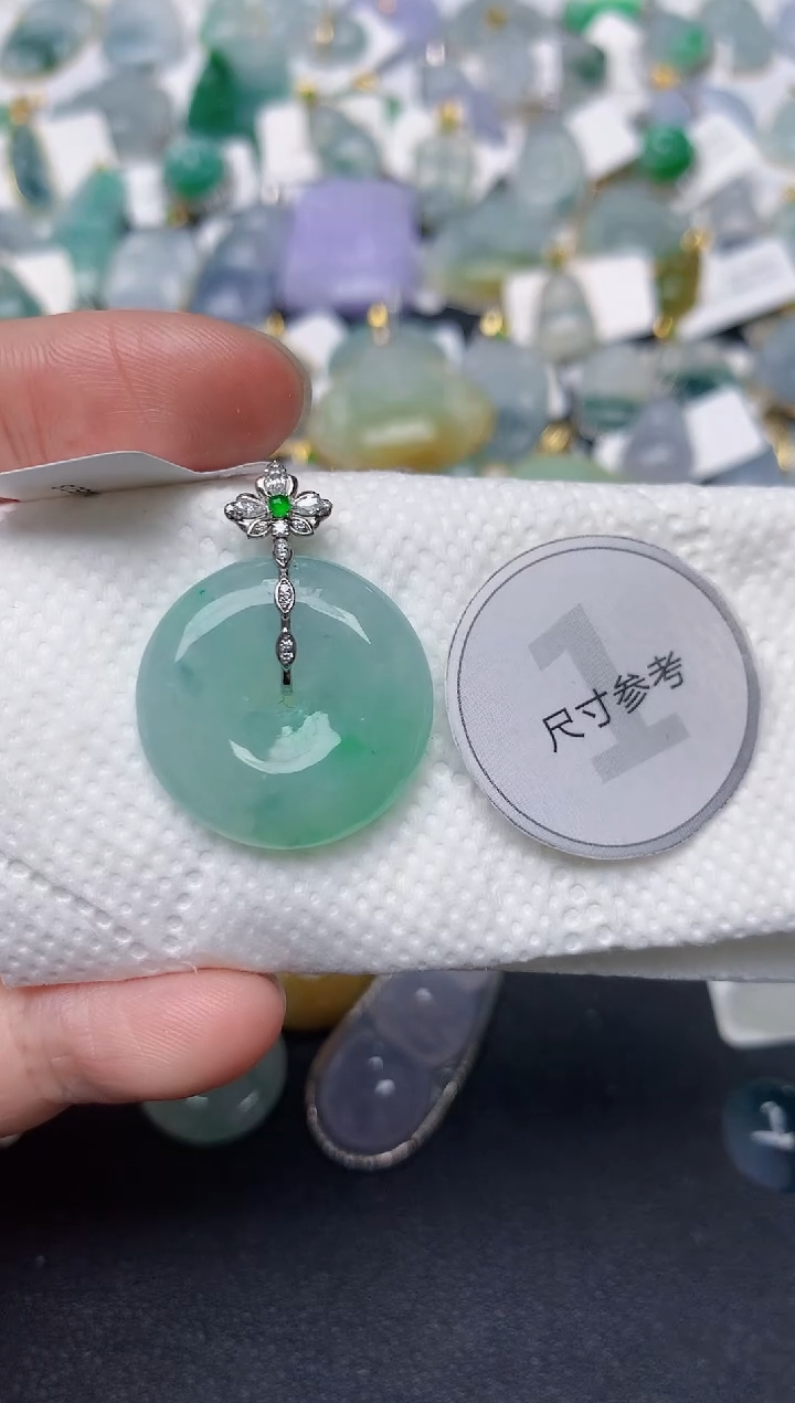 颈饰18K金镶嵌翡翠天然缅甸A货翡翠