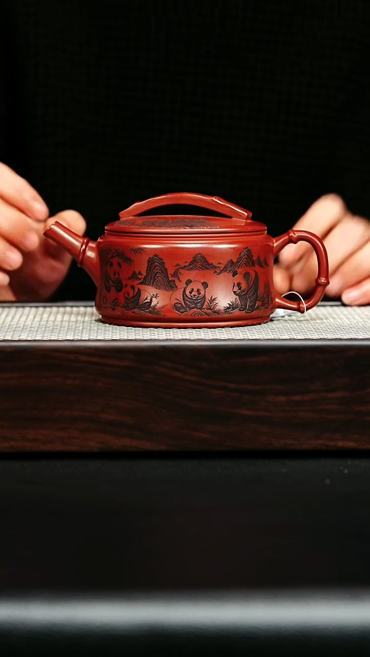 茶壶紫砂宜兴紫砂 熊猫汉瓦 270cc 龙血砂 周昌英h0162