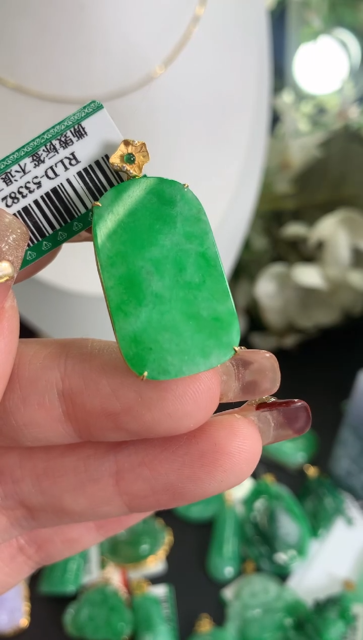 【闪购商品】翡翠吊坠(不含链)18K金镶嵌挂件