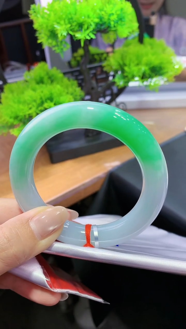 未镶嵌手镯翡翠-Q48 天然缅甸A货翡翠总价27万定金2万