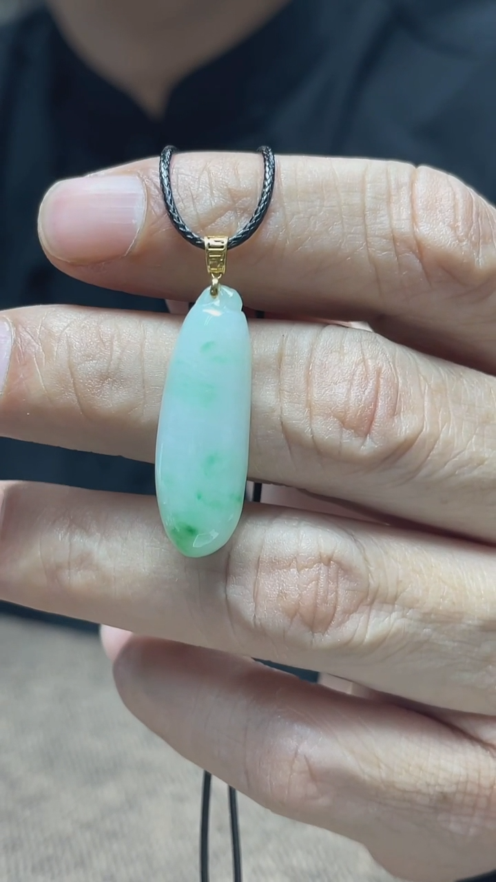 【闪购商品】翡翠18K金镶嵌吊坠(赠链)翡翠飘绿福瓜吊坠多人