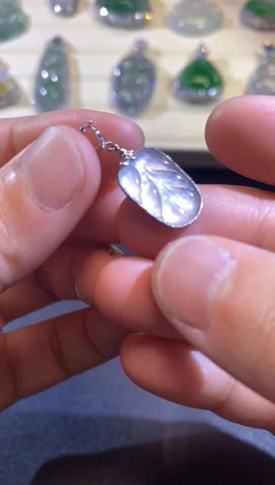 【闪购商品】翡翠吊坠(不含链)18K金镶嵌缅甸天然A货翡翠